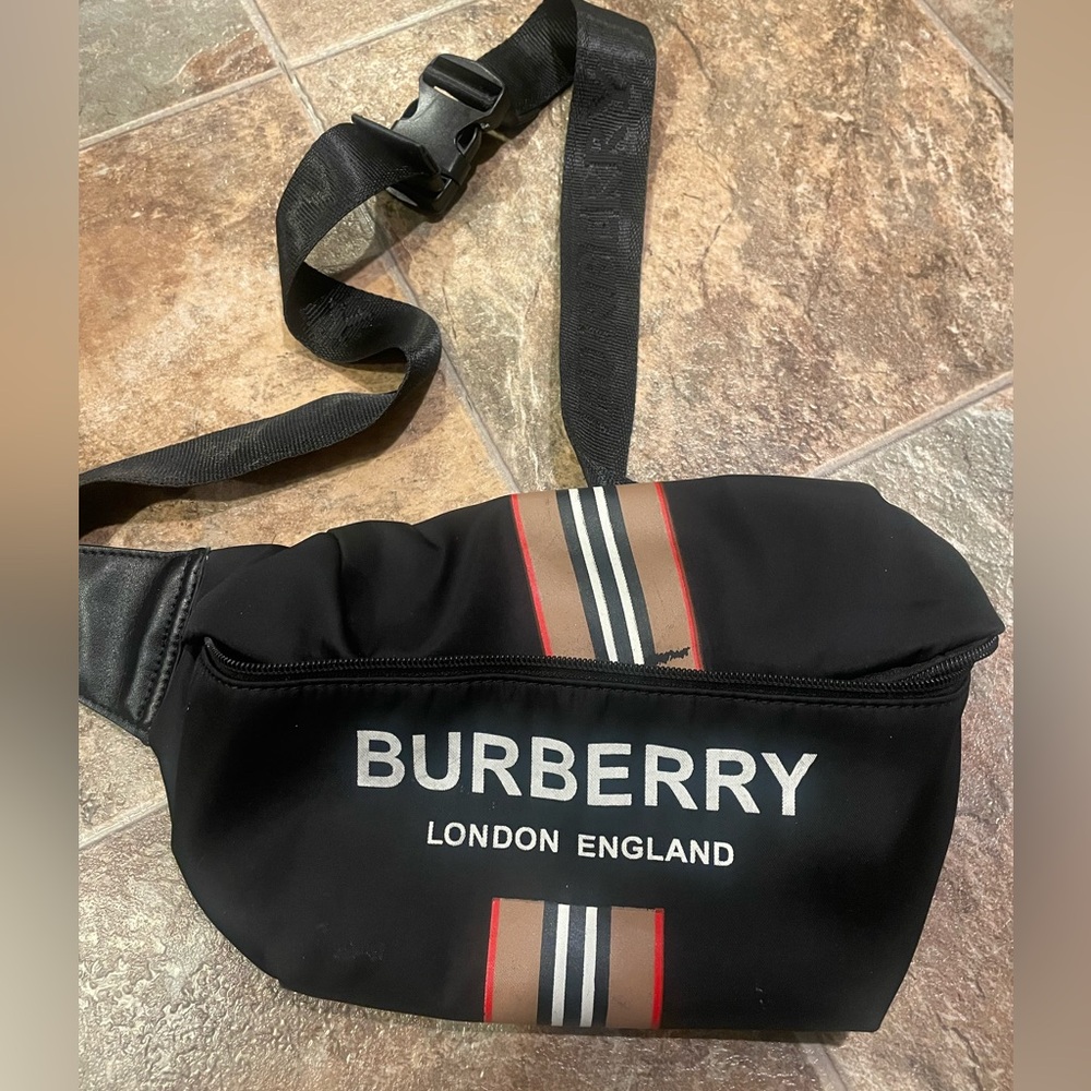 Burberryee logo monogram belt Fanny bag purse 🔥🔥